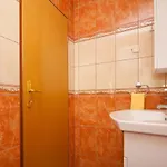 Spacious With Parking&garden