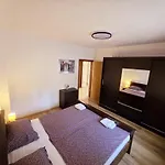 Apartmán Spacious With Parking&garden