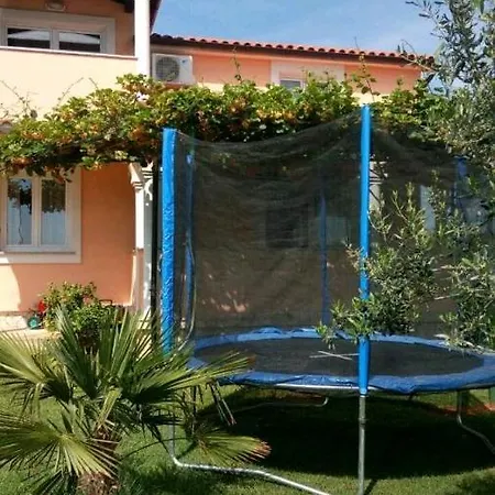 Spacious With Parking&garden