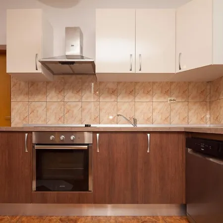 Spacious With Parking&garden Appartement *