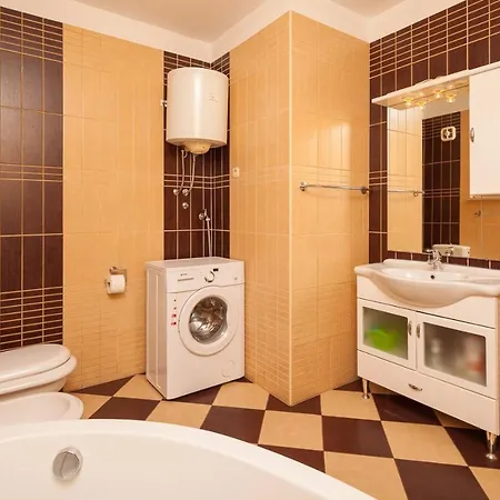 Spacious With Parking&garden *