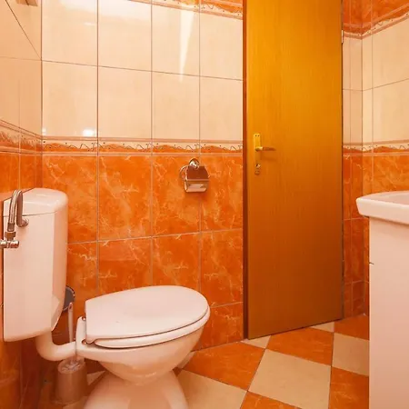 Spacious With Parking&garden Appartement Marčana