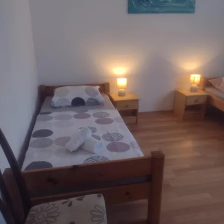 Spacious With Parking&garden *