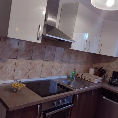 Spacious With Parking&garden *