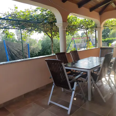 Spacious With Parking&garden Appartement Marčana