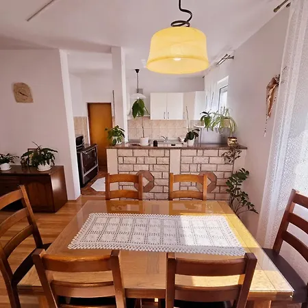 Spacious With Parking&garden * Marcana