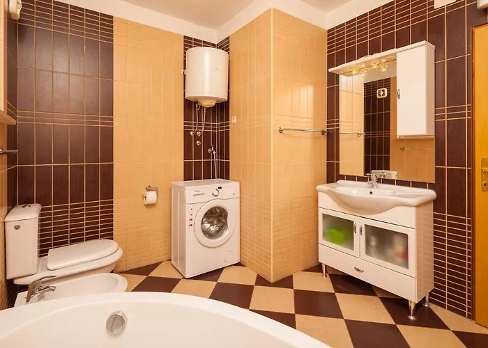 Spacious With Parking&garden *