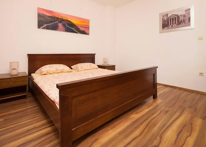 Spacious With Parking&garden Apartament