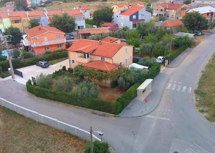 Apartament Spacious With Parking&garden