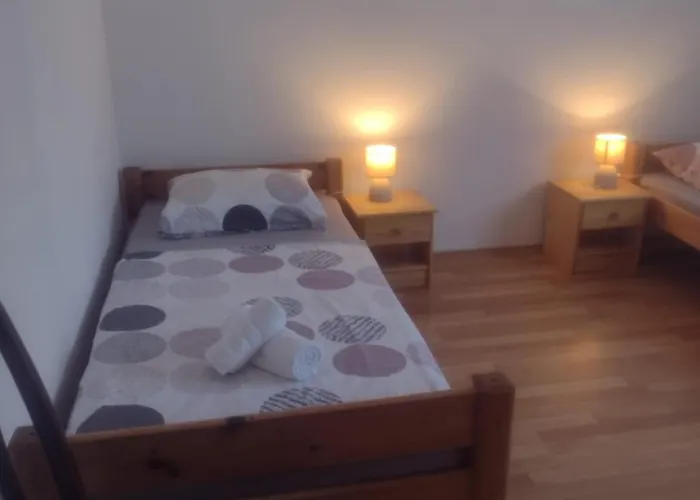 Spacious With Parking&garden *