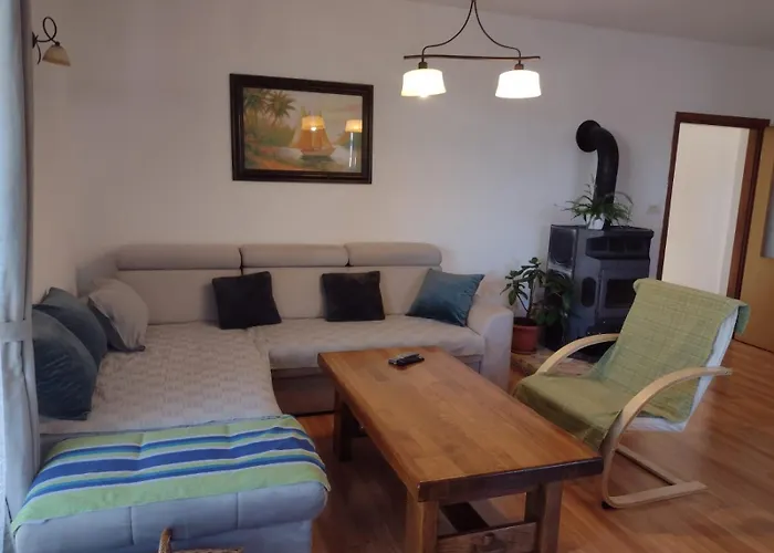 Spacious With Parking&garden