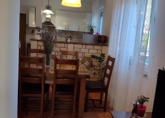 Spacious With Parking&garden * Marčana
