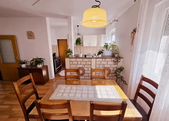 Spacious With Parking&garden * Marčana