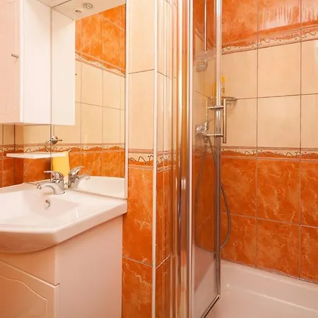 דירה Spacious With Parking&garden