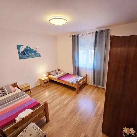 דירה Spacious With Parking&garden